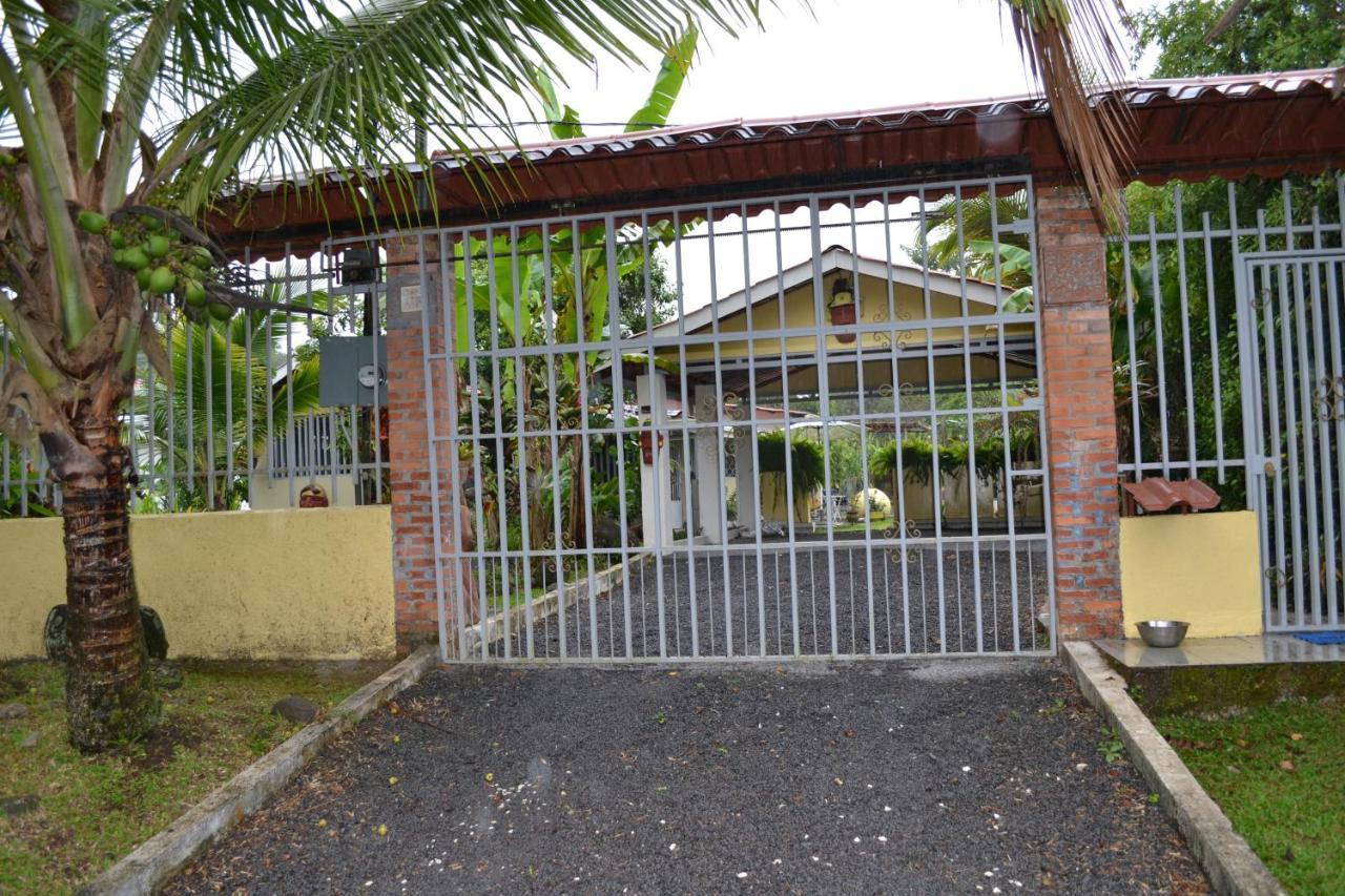 Casa Sophia 3 Listings Apartment 1 Or Apartment 2 Separately Or Apt 1 And 2 Together All With Fo Internet Guápiles Exterior foto